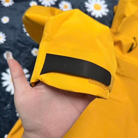 Arc'teryx Yellow Gore-Tex Hooded Jacket, Size M. - Picture 5 of 10